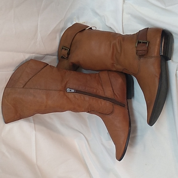 Woman's hand made soft leather boots. Low heal - Picture 1 of 6